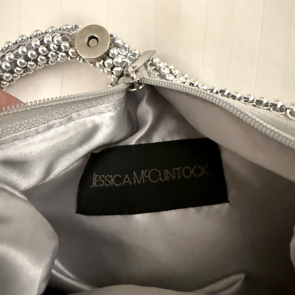 Jessica McClintock Staci Metal Silver Pearl Snap Puch Evening Wristlet Bag - Picture 4 of 7